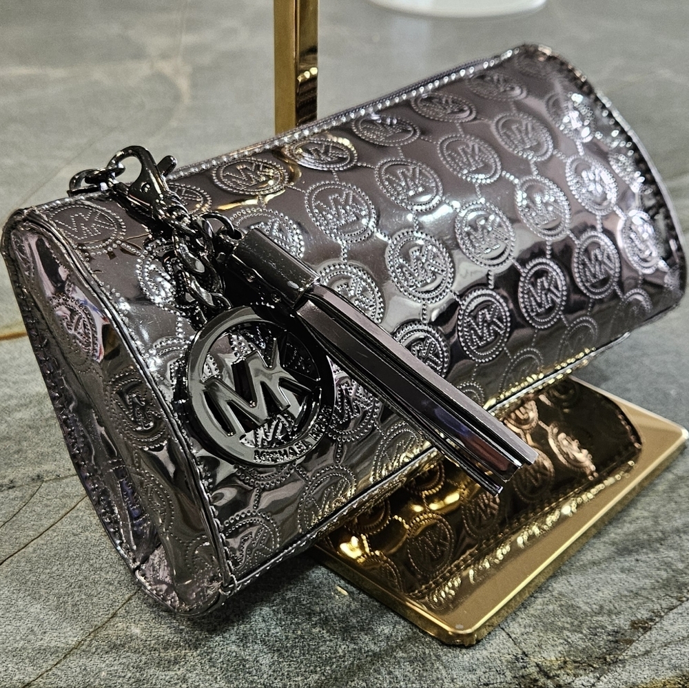 Michael Kors Limited Edition Metallic MK Cosmetic Bag –Estée Lauder Holiday 2011